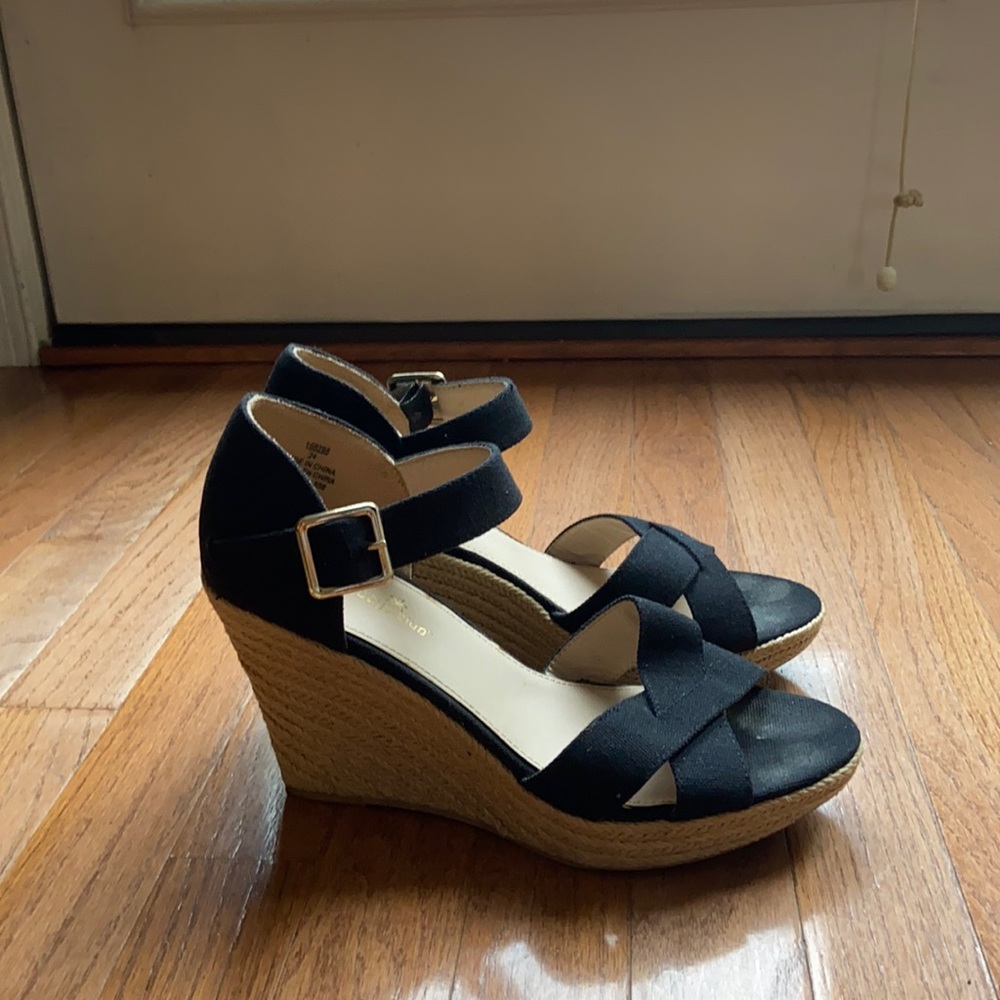 Black Wedges